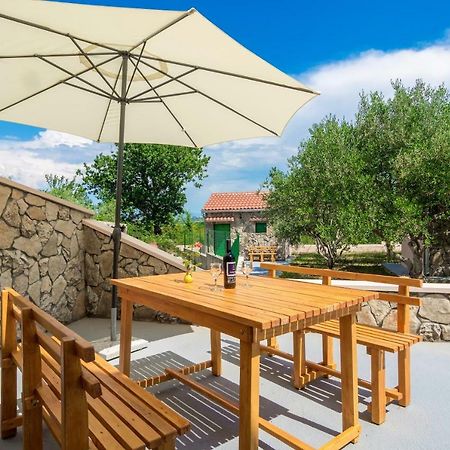 Vacation House Maslina Rupalj 外观 照片