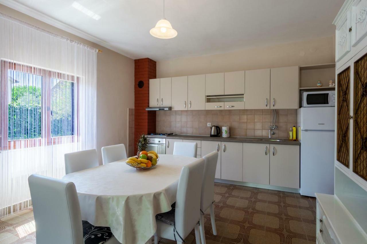 Vacation House Maslina Rupalj 外观 照片