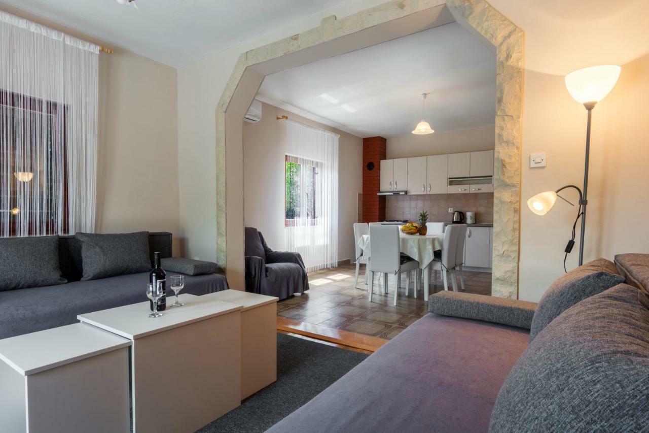 Vacation House Maslina Rupalj 外观 照片