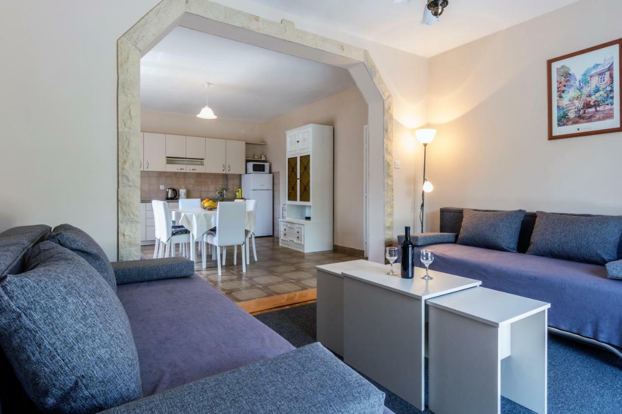 Vacation House Maslina Rupalj 外观 照片