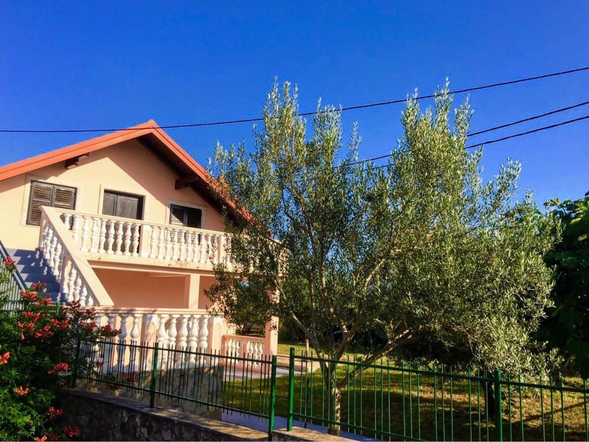 Vacation House Maslina Rupalj 外观 照片